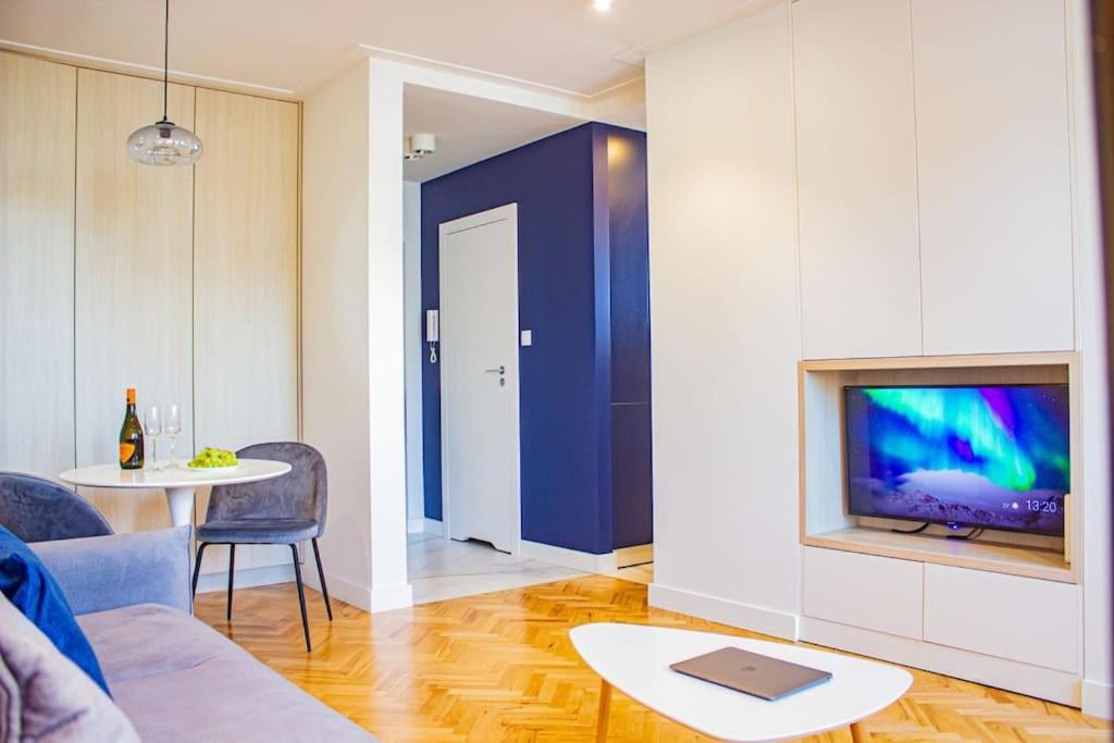 Central Apartment With Balcony And Views, Old Town, Metro Warschau Exterior foto