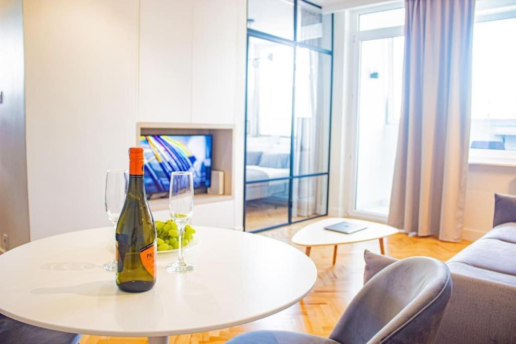 Central Apartment With Balcony And Views, Old Town, Metro Warschau Exterior foto